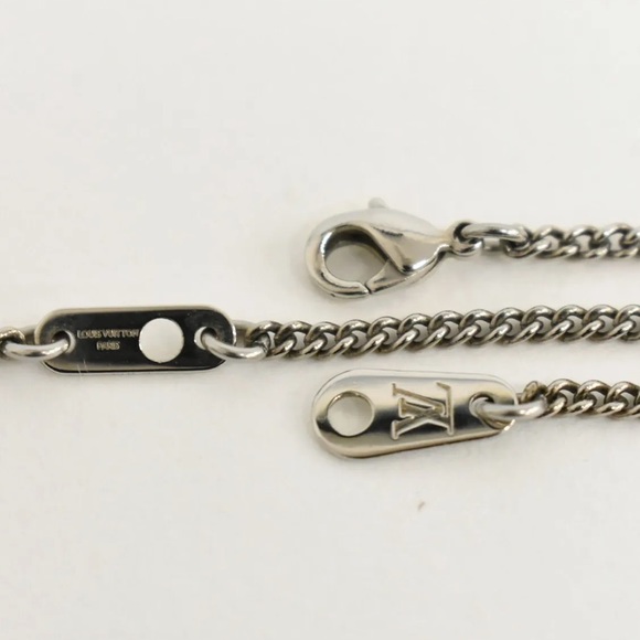 - Louis Vuitton Necklace with Charm can be opened!! So unique 🫶🏼 - Picture 5 of 10